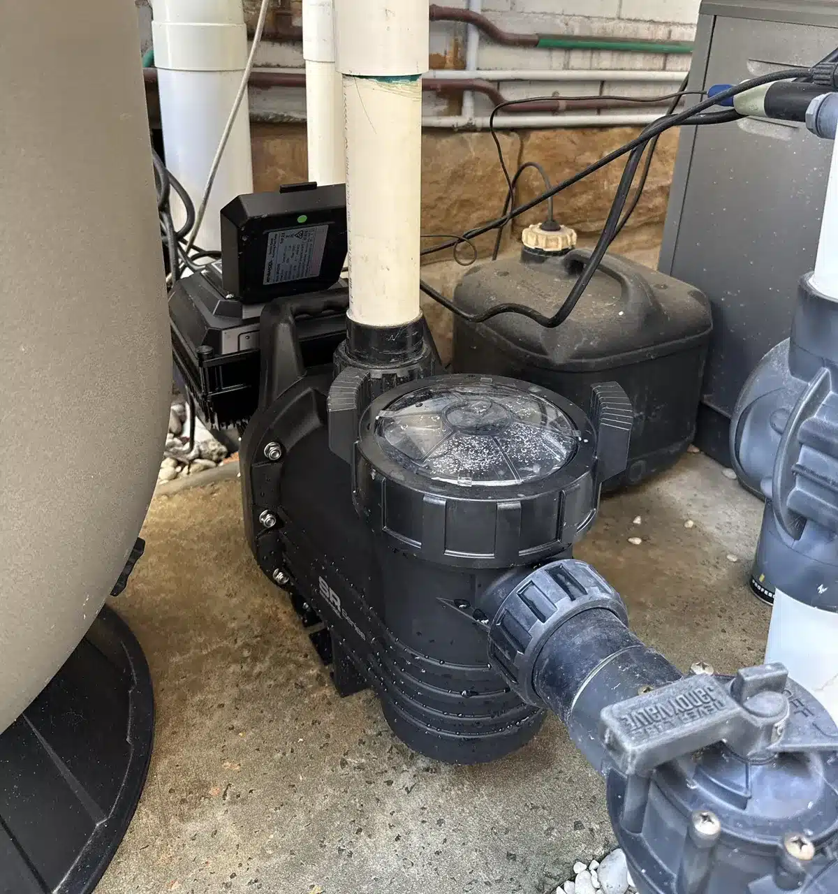 New variable speed pool pump installed in Willoughby, plumbed into the existing pipework